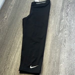 NIKE PRO capris